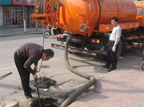 毛感乡清掏化粪池，健康生活从这里开始